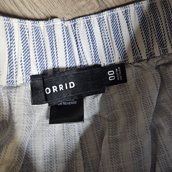 💥Sale💥NWOT Torrid Blue and White Striped Wide Leg Pants - Picture 4 of 4